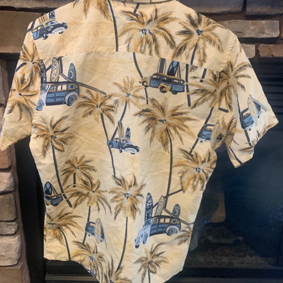 Mens Hawaiian 🌺 shirt (medium) - Picture 2 of 2